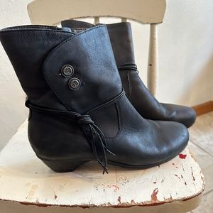 Abeo Nikki leather black booties